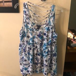 Blouse with fishtail bottom